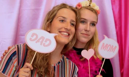 Roze fotoprops voor een babyshower
